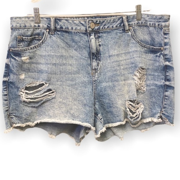 Refuge High Rise Sz 18 Distressed Denim Shorts Cutoff Plus Size Charlotte Russe - Picture 1 of 6